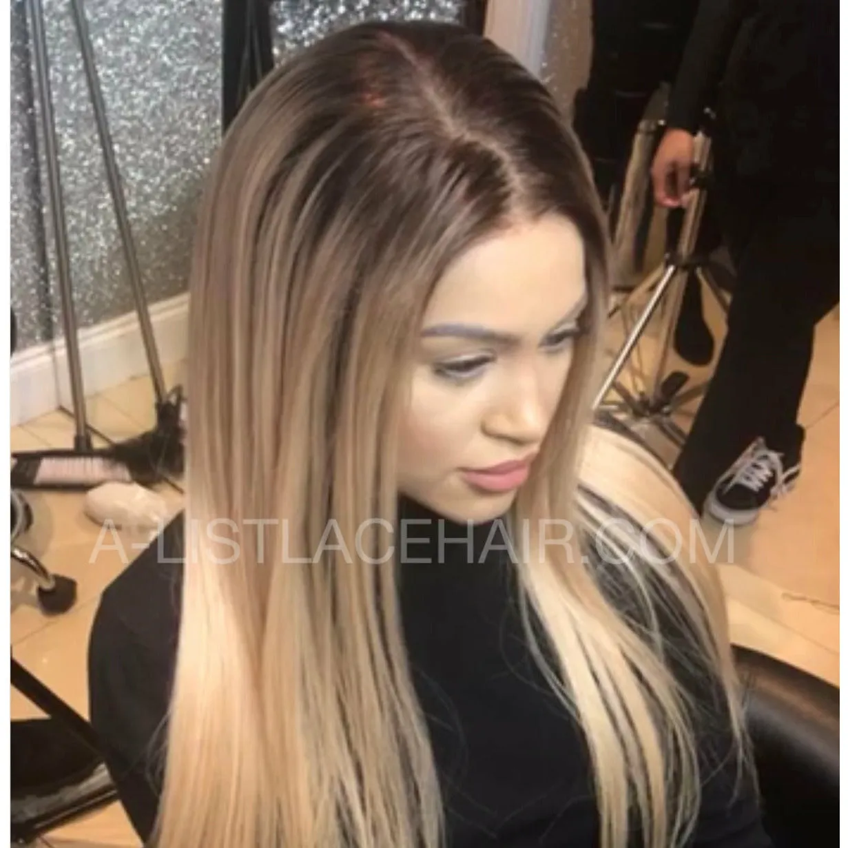 The YASMIN Unit - Glueless Frontal Lace Wig - Colour #24 with Medium Brown Roots - Straight